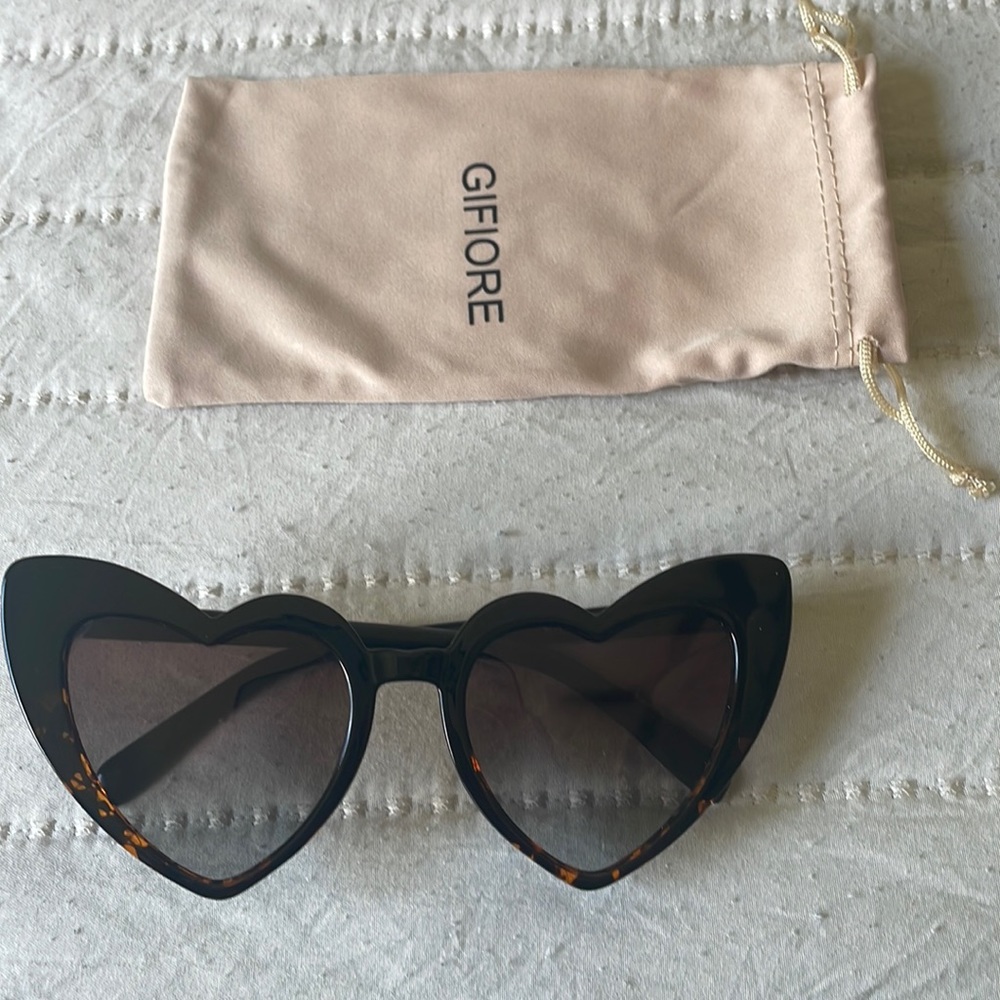 Gifiore heart shaped sunglasses